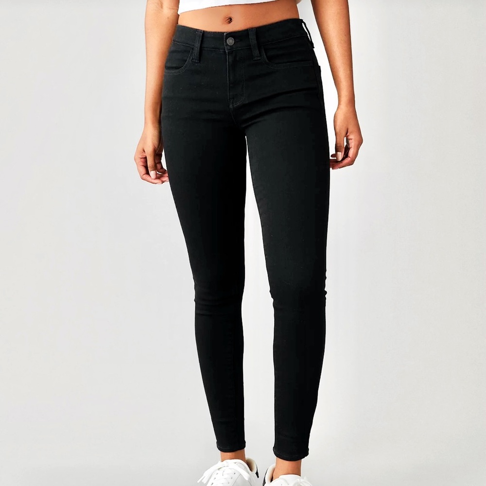 American Eagle Outfitters low-rise stretch jegging, black, size 8 short